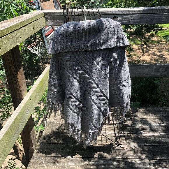 Intro Gray Sweater Pullover Poncho/Shawl, Size Medium - Picture 2 of 11